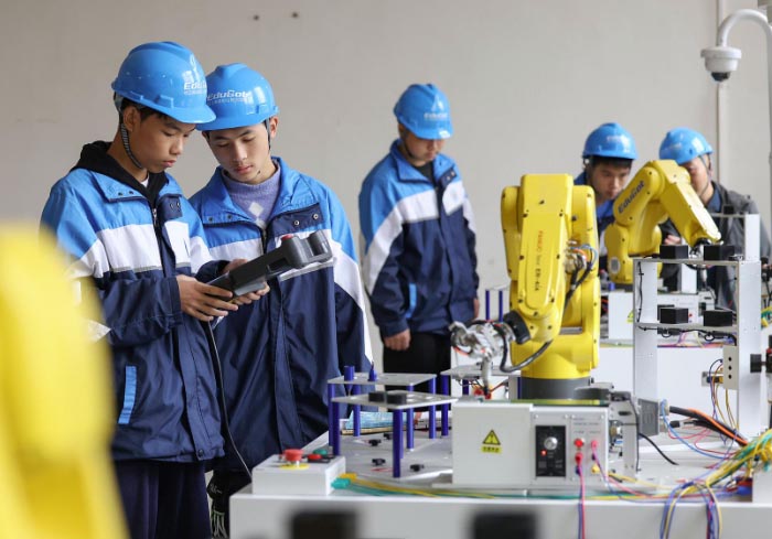 石家莊新鐵職業(yè)高級中學工業(yè)機器人技術應用專業(yè)介紹